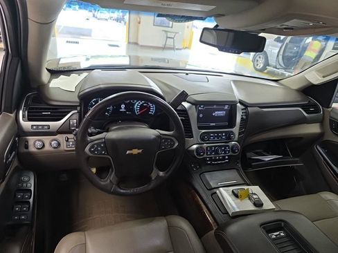 Used 2018 Chevrolet Suburban Premier AWD/4WD image 10