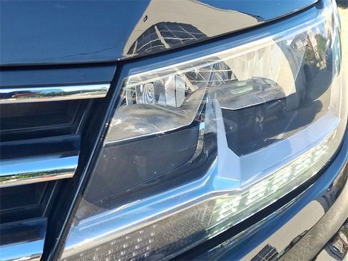 Used 2019 Volkswagen Tiguan SE w/ Panoramic Sunroof Package image 9