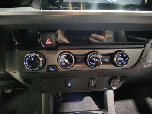 Used 2017 Toyota Tacoma TRD Off-Road w/ Tow Package image 31