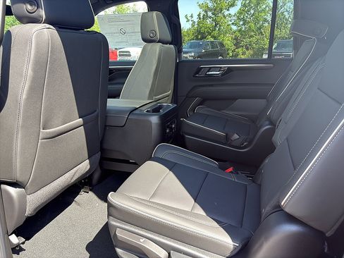 New 2026 Chevrolet Suburban Premier AWD/4WD image 8