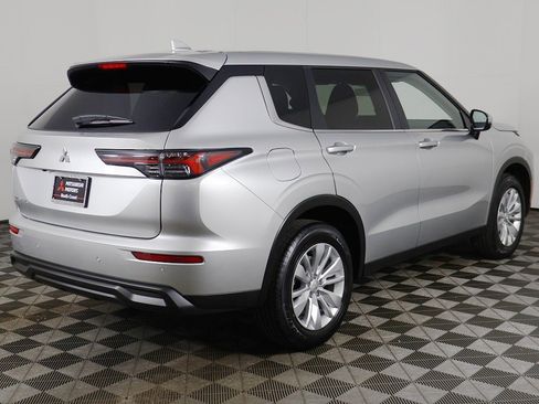 New 2025 Mitsubishi Outlander ES image 10