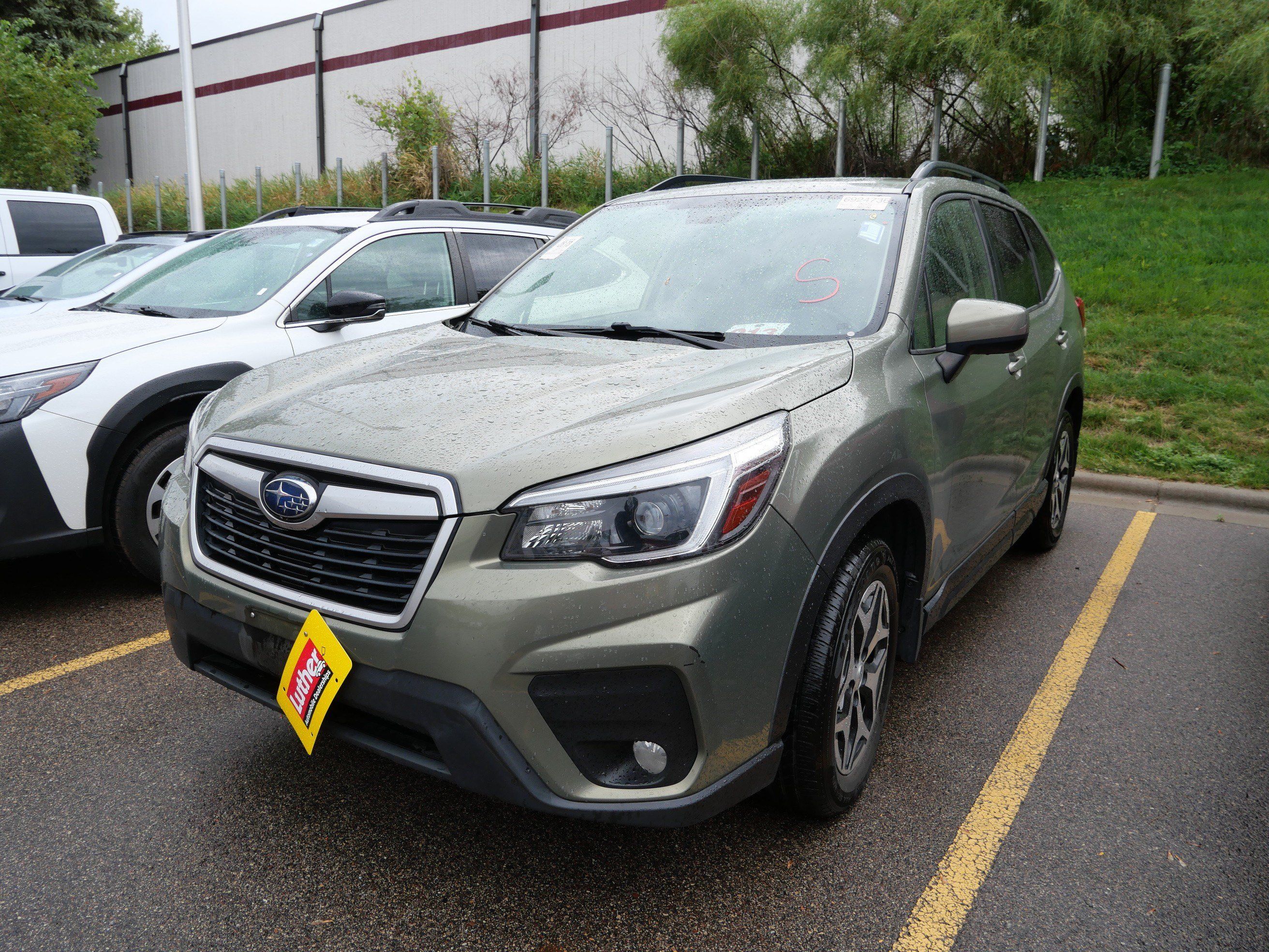 Used 2021 Subaru Forester Premium AWD/4WD image 3