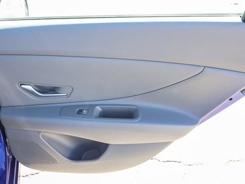 Used 2023 Hyundai Elantra SEL w/ Convenience Package image 18