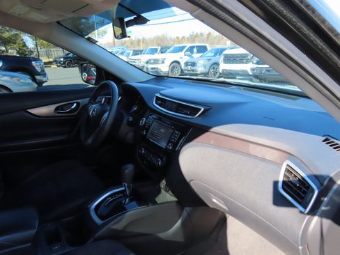 Used 2015 Nissan Rogue SV w/ SV Premium Package image 15