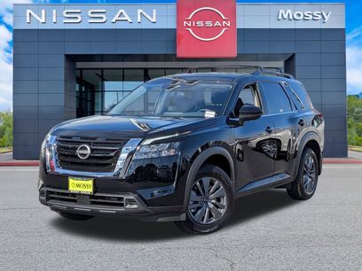 New 2025 Nissan Pathfinder SV w/ SV Premium Package