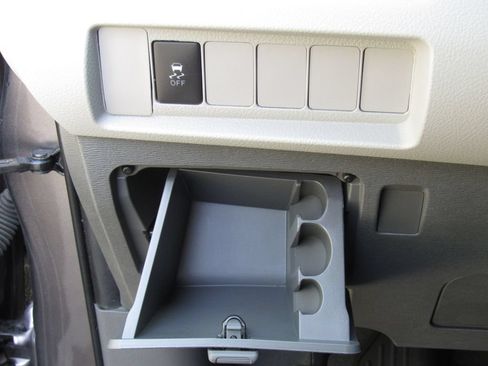 Certified 2020 Toyota Sienna L FWD image 31