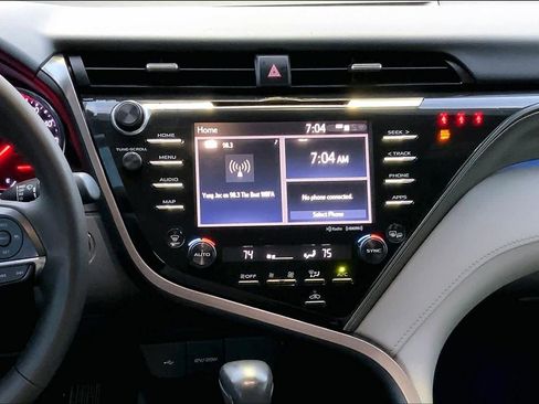 Used 2020 Toyota Camry XSE FWD image 7