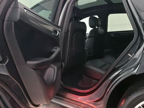 Used 2018 Porsche Macan Turbo AWD/4WD image 23
