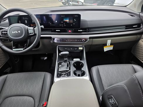 New 2026 Kia Carnival EX FWD image 13