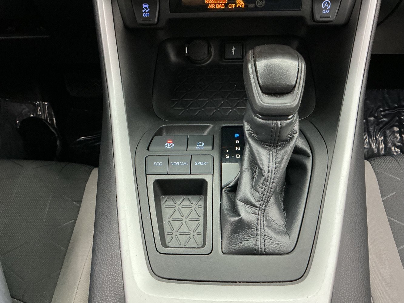 Used 2020 Toyota RAV4 XLE FWD image 36