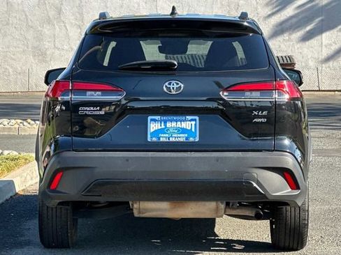 Used 2024 Toyota Corolla Cross XLE image 8