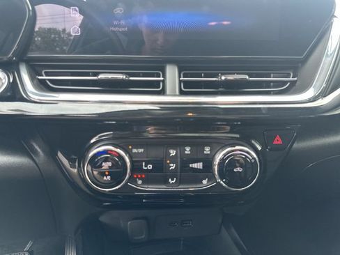 Used 2024 Chevrolet Trax ACTIV w/ Sunroof Package FWD image 19