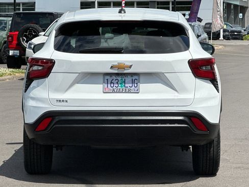 Used 2024 Chevrolet Trax LS FWD image 5