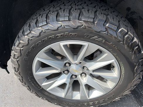 Used 2019 Chevrolet Silverado 1500 High Country w/ Technology Package AWD/4WD image 40