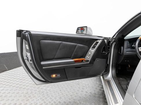 Used 2007 Cadillac XLR RWD image 13