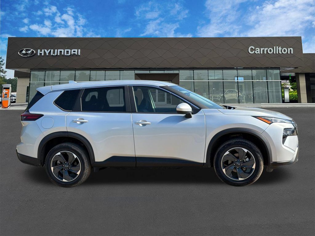 Used 2025 Nissan Rogue SV FWD image 4