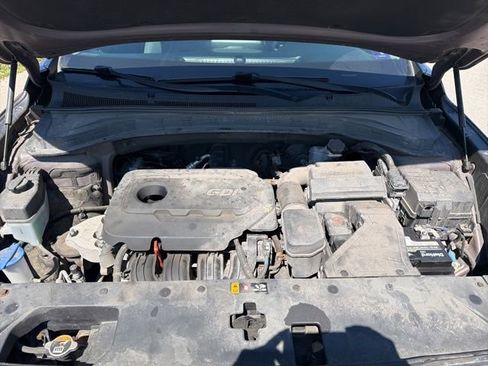 Used 2019 Hyundai Santa Fe SE image 4