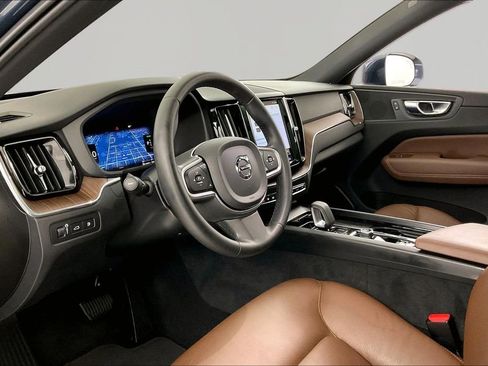 Used 2022 Volvo XC60 T8 Inscription Expression image 16