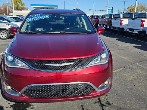 Used 2017 Chrysler Pacifica Touring-L Plus image 2
