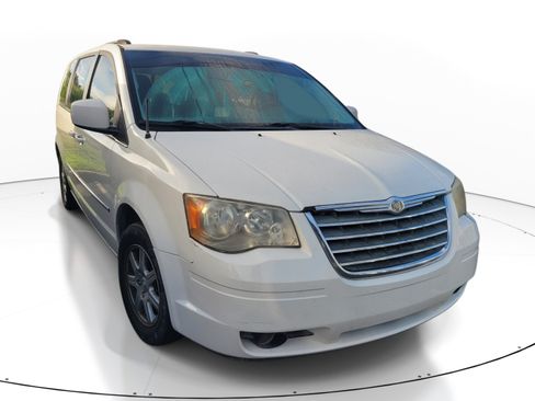 Used 2010 Chrysler Town & Country Touring FWD image 1