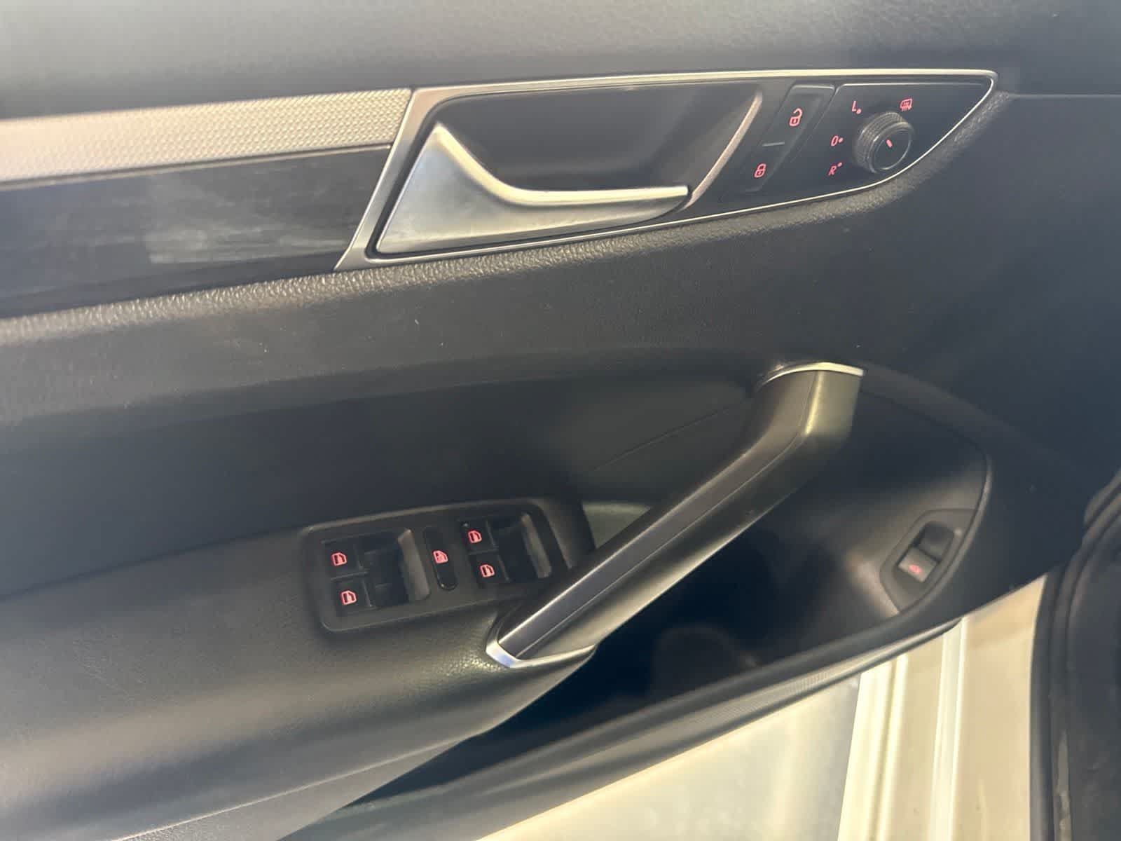 Used 2018 Volkswagen Passat 2.0T SE w/ SE Lighting Package FWD image 20