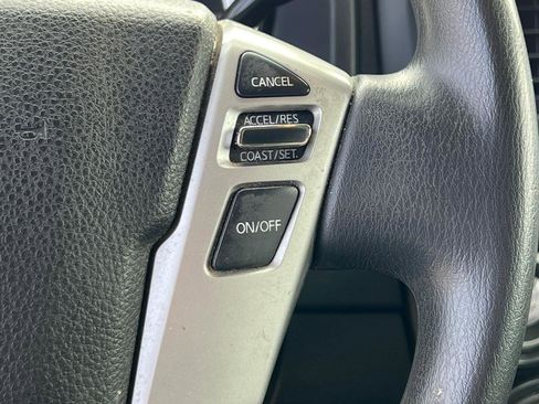 Used 2019 Nissan Titan S image 21