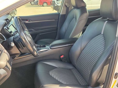 Used 2018 Toyota Camry SE w/ Convenience Package FWD image 15