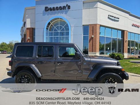 Certified 2025 Jeep Wrangler Unlimited Sahara w/ Safety Group AWD/4WD image 1