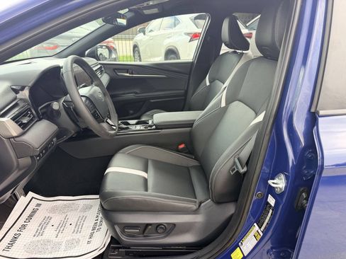 Used 2025 Toyota Camry SE FWD image 8