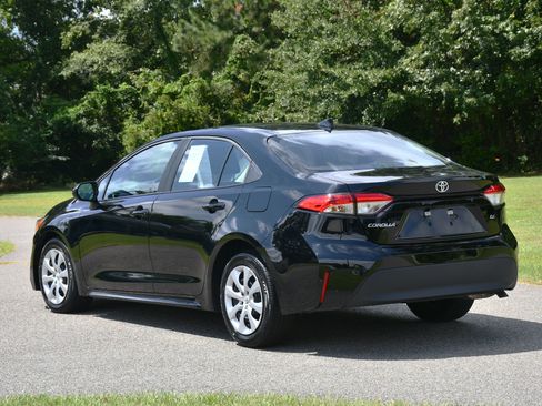 Used 2025 Toyota Corolla LE image 3