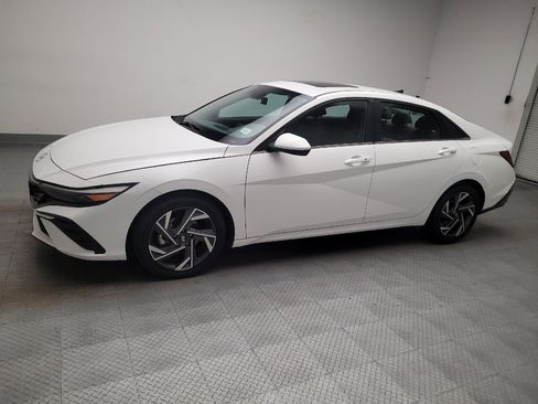 Used 2025 Hyundai Elantra SEL FWD image 2