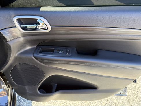 Used 2020 Jeep Grand Cherokee Altitude image 16