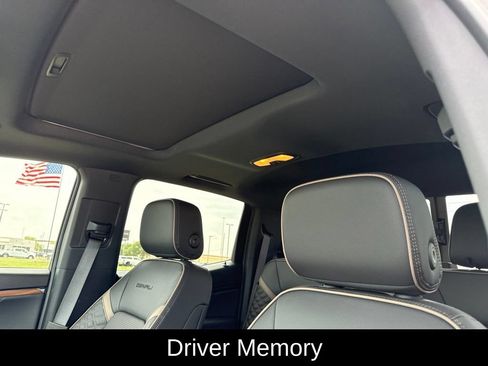 Used 2026 GMC Canyon Denali AWD/4WD image 8