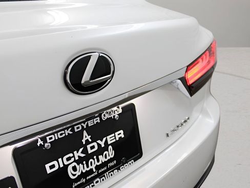 Used 2023 Lexus LS 500 w/ Interior Upgrade Package image 34