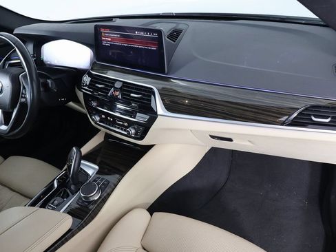 Used 2023 BMW 530i w/ Premium Package RWD image 8