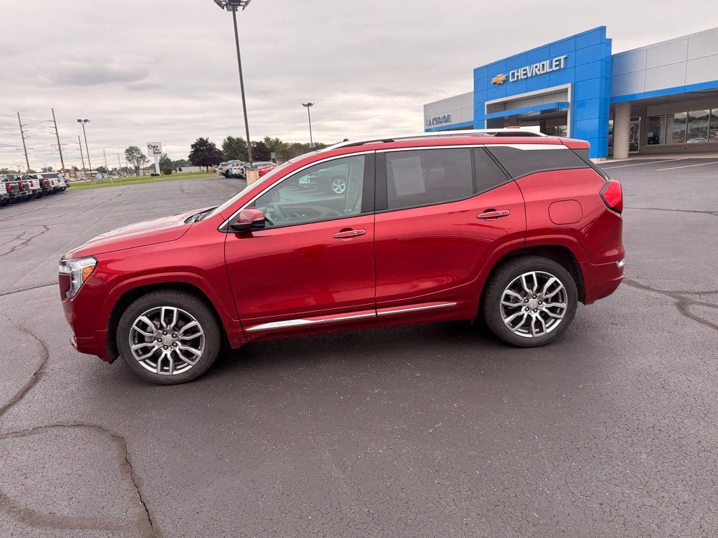 Used 2023 GMC Terrain Denali AWD/4WD image 2