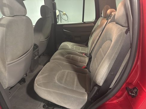 Used 2004 Ford Explorer XLT image 14