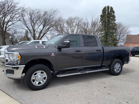 New 2024 RAM 2500 Tradesman w/ Chrome Appearance Group AWD/4WD image 3