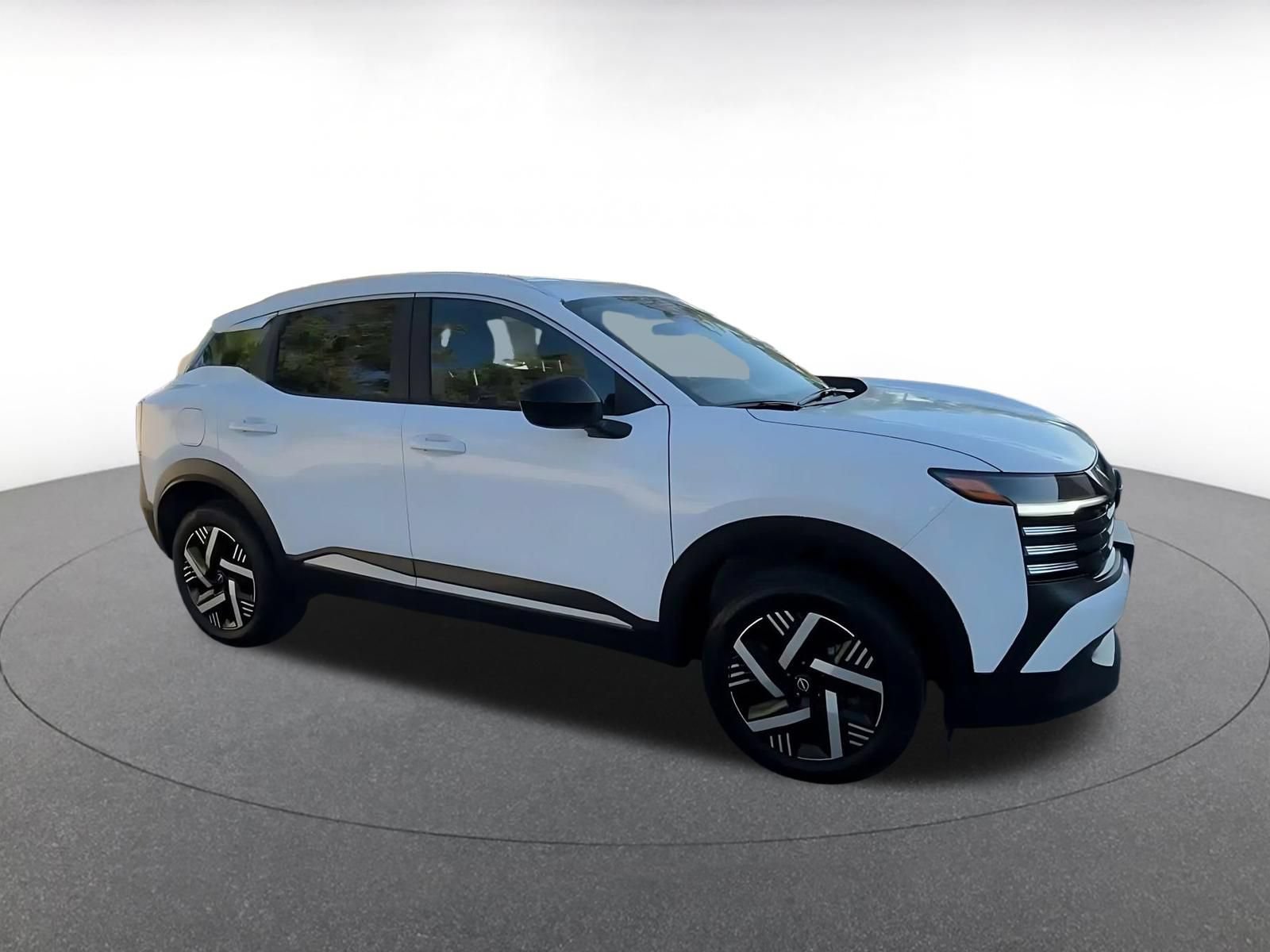 Used 2026 Nissan Kicks SV w/ Cold Weather Package FWD image 2