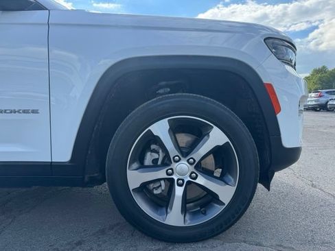 Used 2023 Jeep Grand Cherokee 4WD 4xe image 9