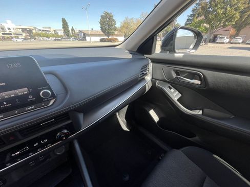 Used 2025 Nissan Rogue SV image 37