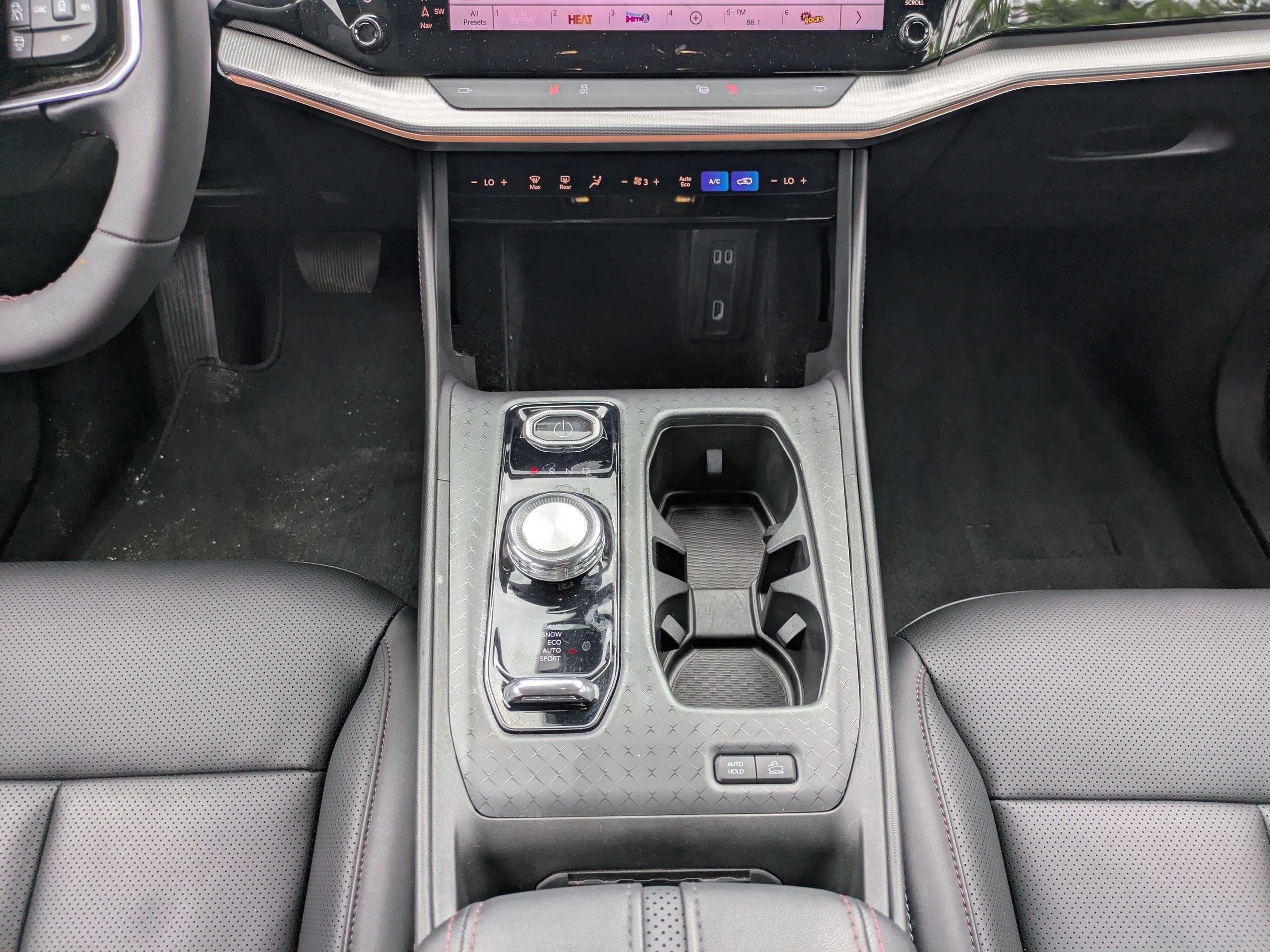 Used 2024 Jeep Wagoneer Launch Edition AWD/4WD image 19
