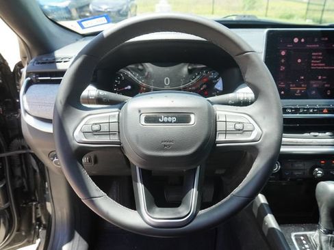 Used 2023 Jeep Compass Latitude AWD/4WD image 23