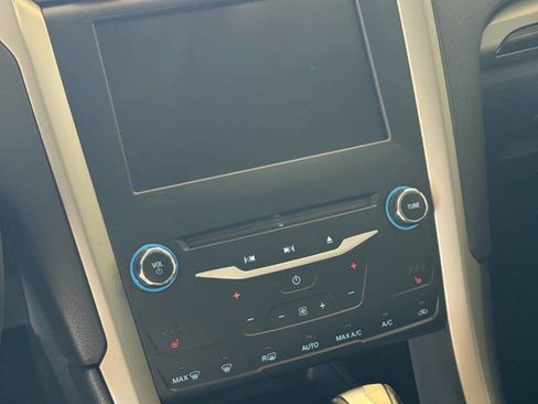 Used 2014 Ford Fusion SE w/ Equipment Group 502A image 22