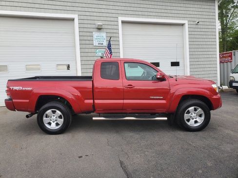 Used 2014 Toyota Tacoma 4x4 Access Cab V6 w/ TRD Sport Package image 9