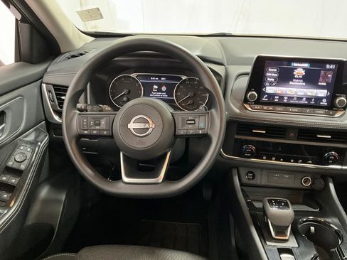 Used 2024 Nissan Rogue SV image 6