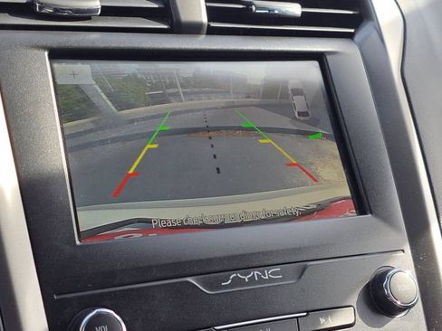 Used 2019 Ford Fusion SE FWD image 29
