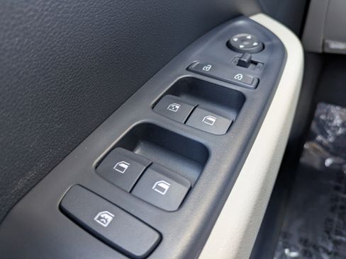 Used 2021 Hyundai Venue w/ Cargo Package image 17