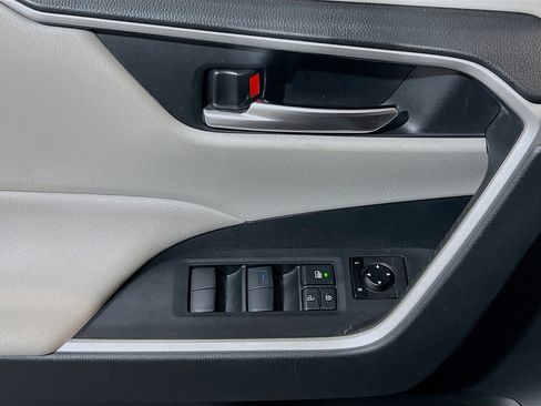 Used 2019 Toyota RAV4 XLE image 13