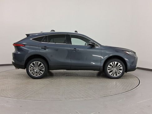 Used 2024 Toyota Venza Limited image 8